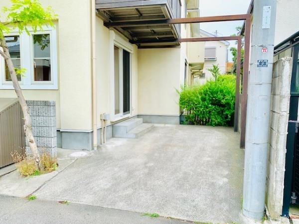 茅ヶ崎東海岸南３丁目テラスハウス 駐車場