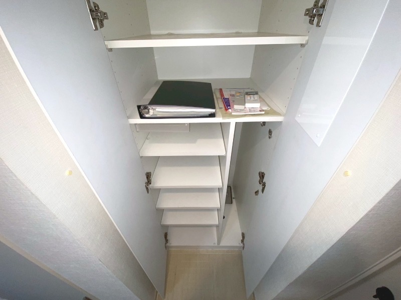 TFレジデンス川崎殿町EAST1階 下足入れ