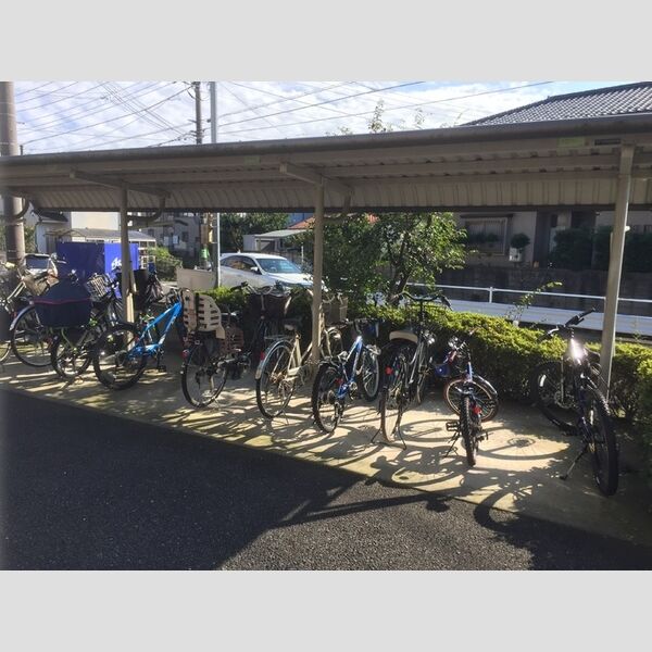 コンフォル ターブル205号室 屋根付き駐輪場