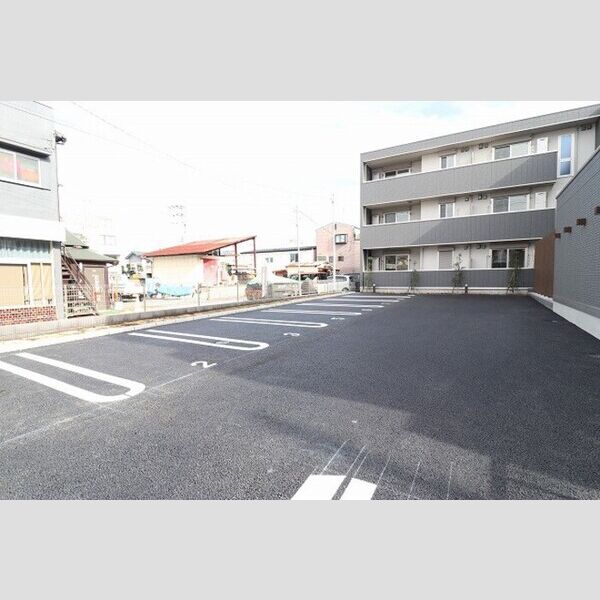 アベニール 駐車場