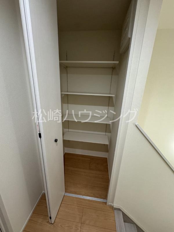 プラムパレス有波2階 収納