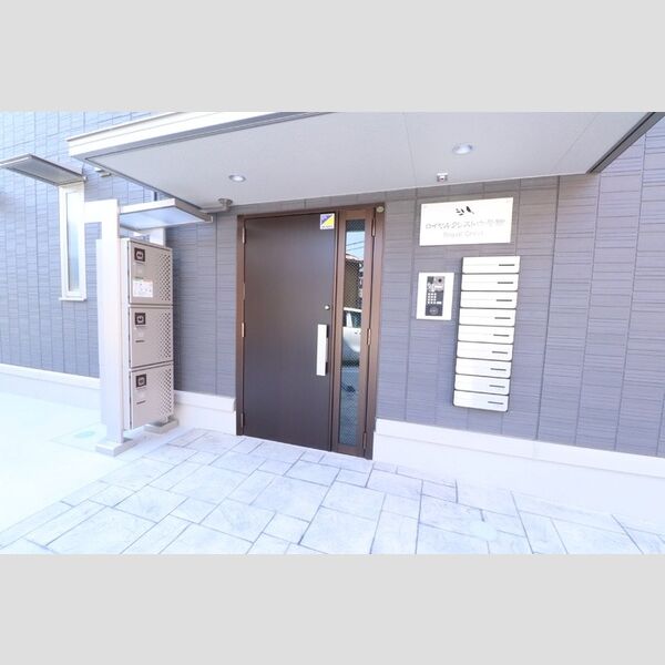 ロイヤルクレスト六号館 エントランス