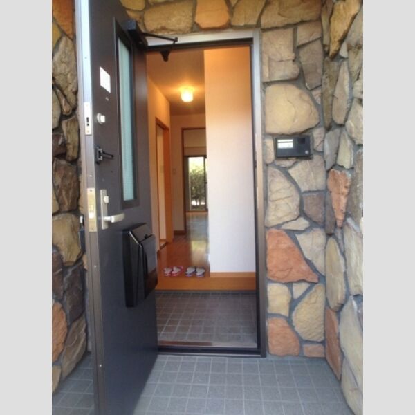 Green Forest聖蹟B102号室 玄関