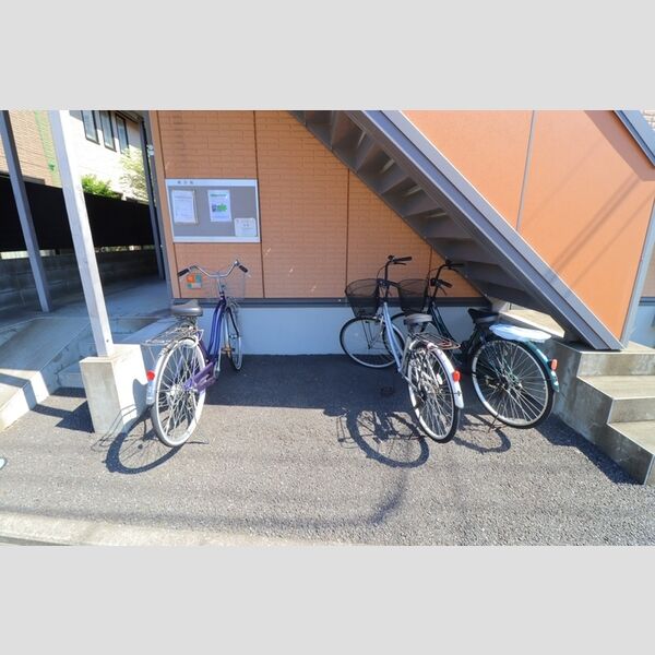 メゾンベール103号室 駐輪場