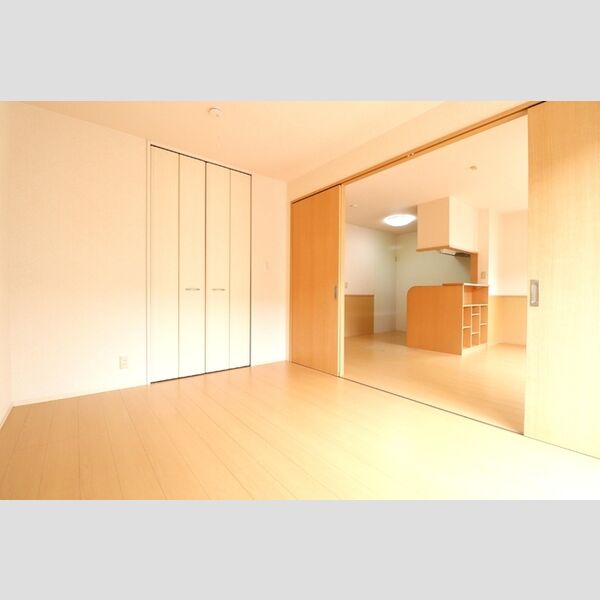 ディア・ドリーム　B102号室 南側洋室からLDK