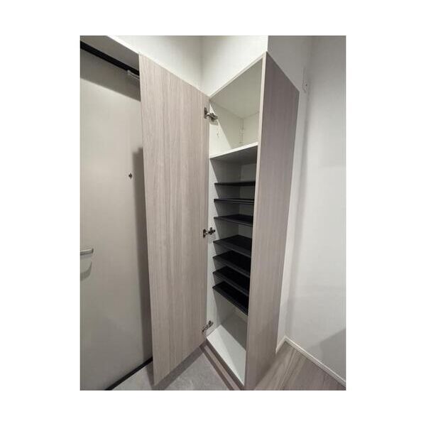 レイズ日進104号室 玄関