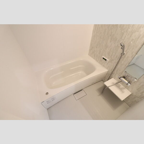 ルリアン元町103号室 ★一坪風呂(追い焚き機能付き)★