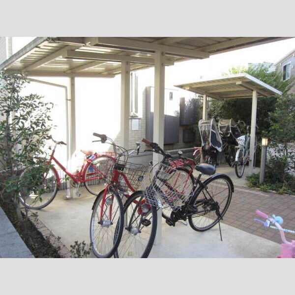 グランモア千歳烏山206号室 駐輪場