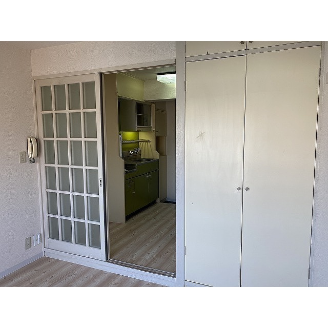 ハイタウン横浜東0406号室 居室