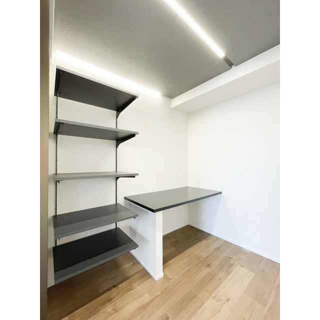 オーパスホームズ白山1002号室 スタディールーム