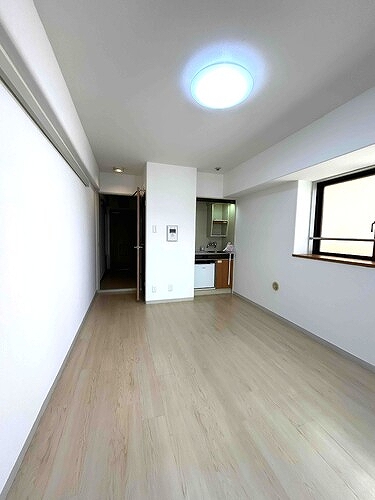 ライオンズマンション方南町駅前2階 洋室７．５帖（バルコニー側から）