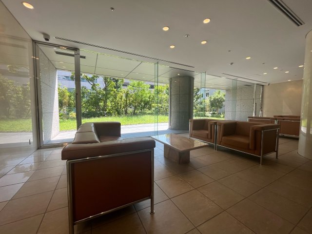 ミレニアムガーデンコート301号室 ロビー