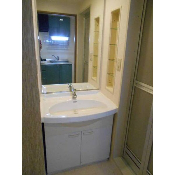 メゾン・ド・ヴィレ千葉中央0803号室 洗面