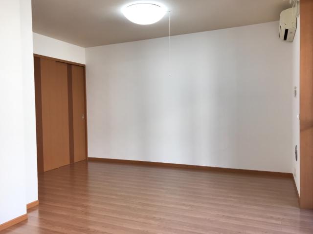 クレメント駒木Ｃ リビング