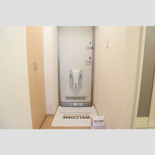 コンフォール203号室 玄関(内側)