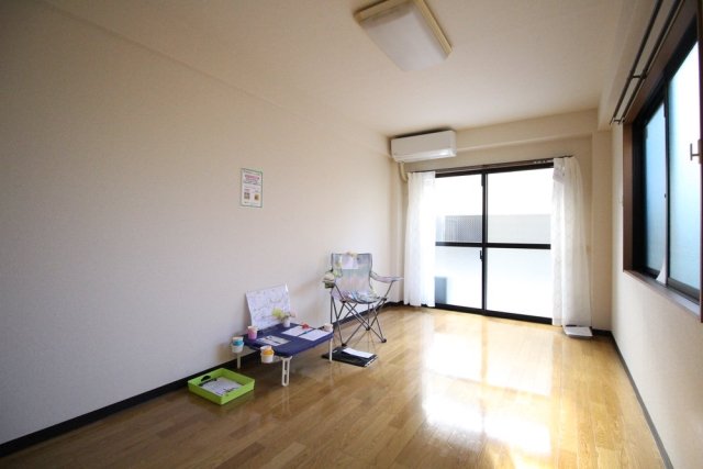 指扇駅前プラザ1階 小物類はイメージです。