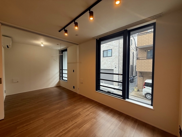 アトリオフラッツ三軒茶屋Ｎｏｒｔｈ201号室 LDK＋洋室3.7帖　2025年10月撮影