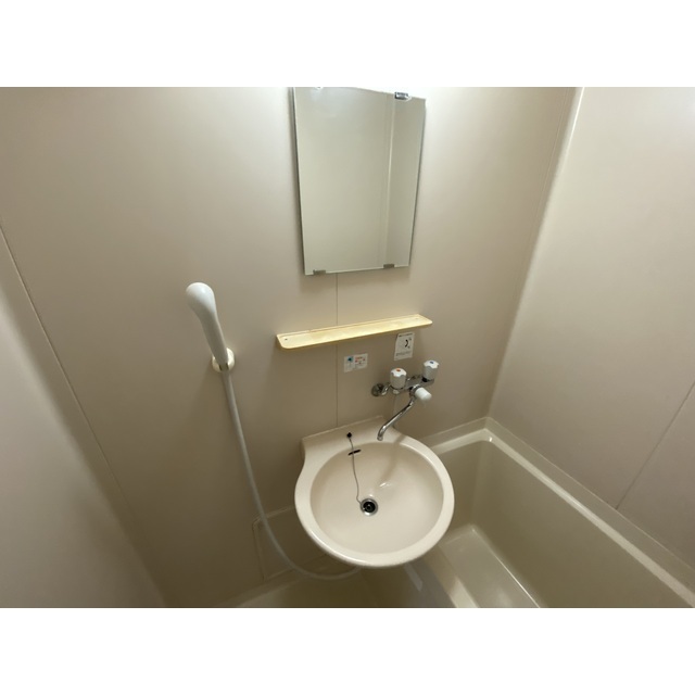 シャンブル・ドゥ・ヨコハマ401号室 内観