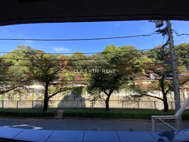 コンシェリア早稲田Ｇｒｅｅｎ Ｆｏｒｅｓｔ2階 バルコニーの先には、心地よいグリーンの景色が広がります