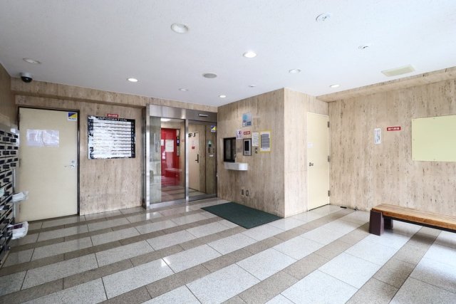 横浜平沼ダイカンプラザ三号館10階 エントランス