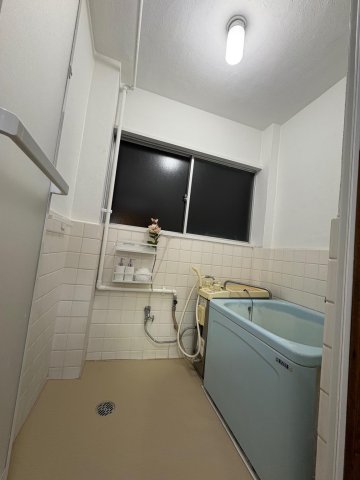 新栄コーポ4A号室 清潔なバス　追い焚き機能付き　軽い2枚折りドア