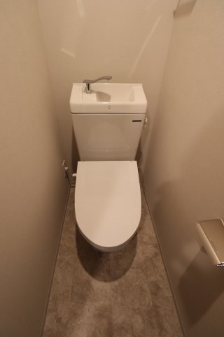 ジェノヴィア鵜の木0202号室 トイレ