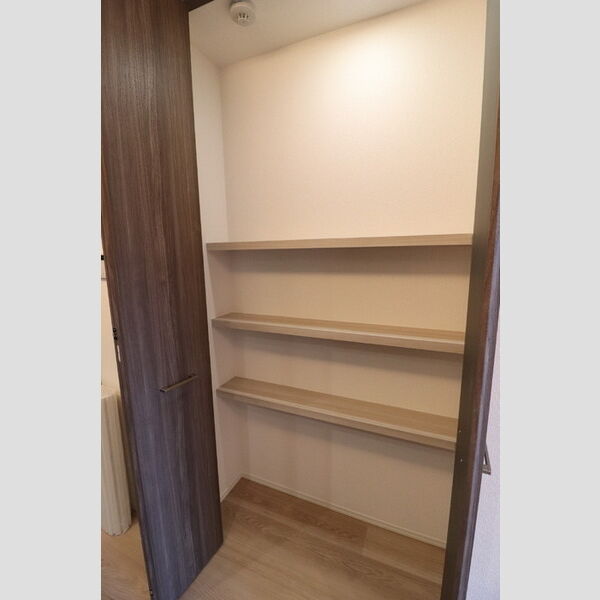 センカⅢ302号室 キッチン横　パントリー