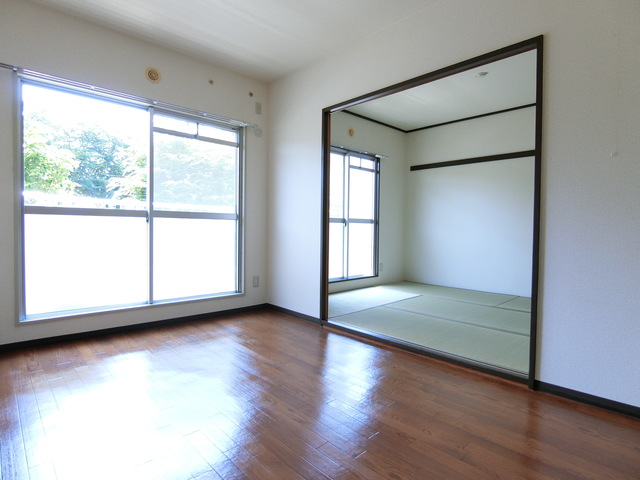 グリーンパーク田園１８号0102号室 リビング