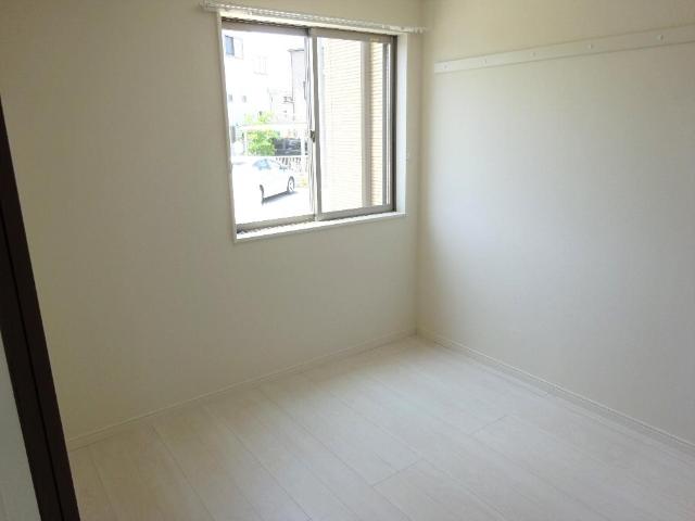 ニューリバーサイド 洋室