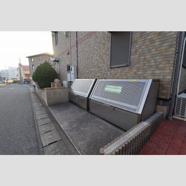 ルヴァン コート　弐番館 ゴミストッカー