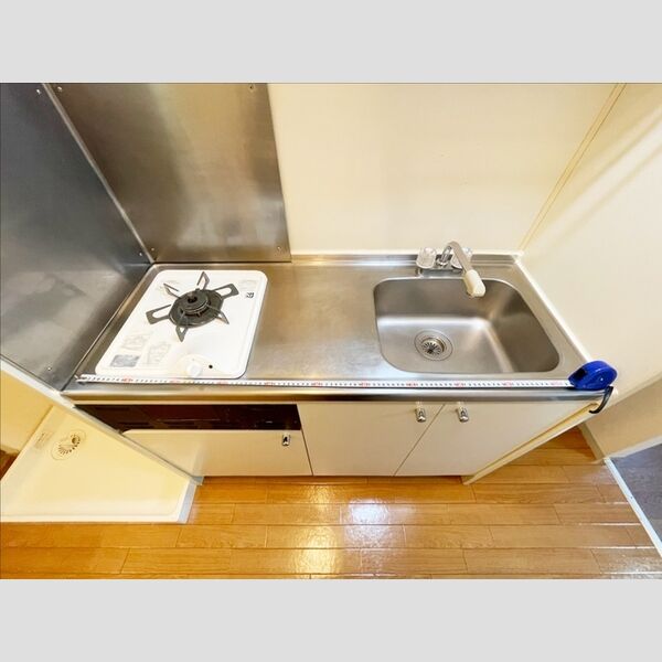 メゾンブランシュ101号室 システムキッチン(1口ガスコンロ)