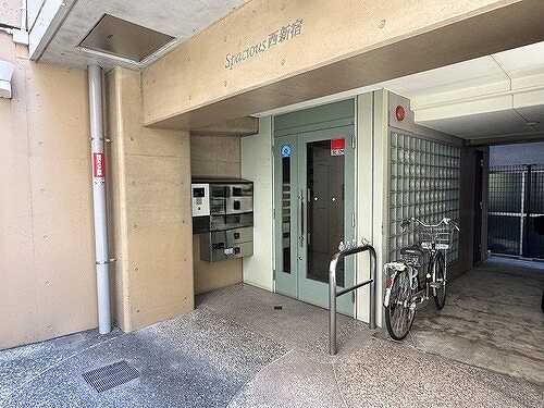 スペーシア西新宿 エントランス　※2024年9月撮影