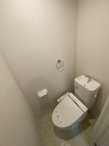 リーヴェルポート横浜三ッ沢LUKIA202号室 トイレ