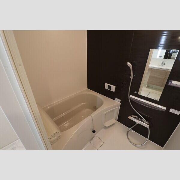 インペリアルヒルズ108号室 同建物別部屋の参考画像