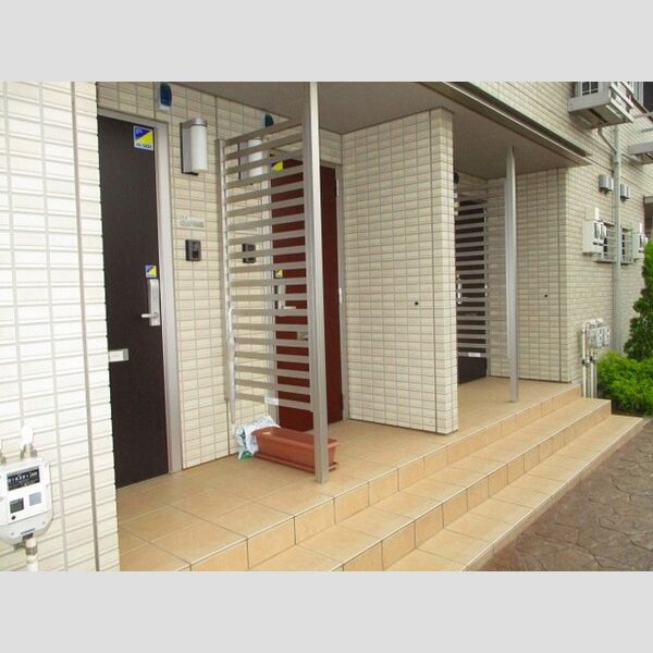 メゾンソレイユ エントランス