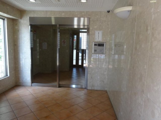 スカイコート芦花公園5階 エントランス