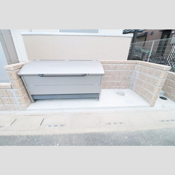 Briller 東大宮 ゴミストッカー