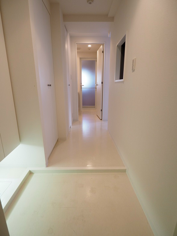 レジディア中落合A棟2階 玄関