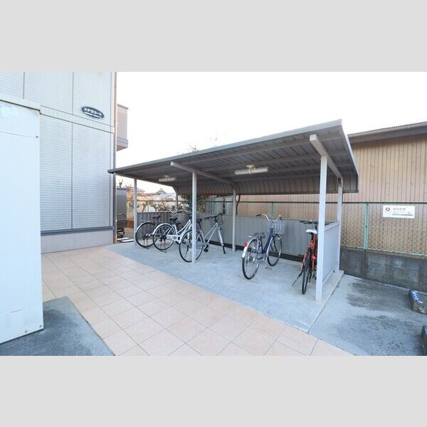 ステラコート105号室 駐輪場