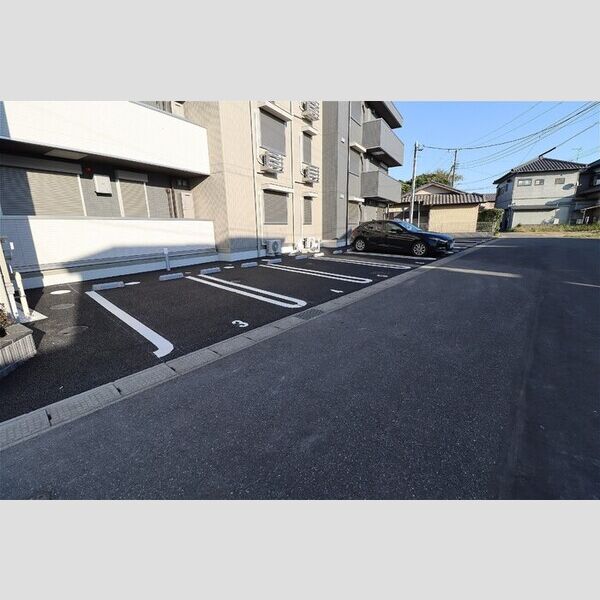 D-KISARIA　EⅠ 駐車場