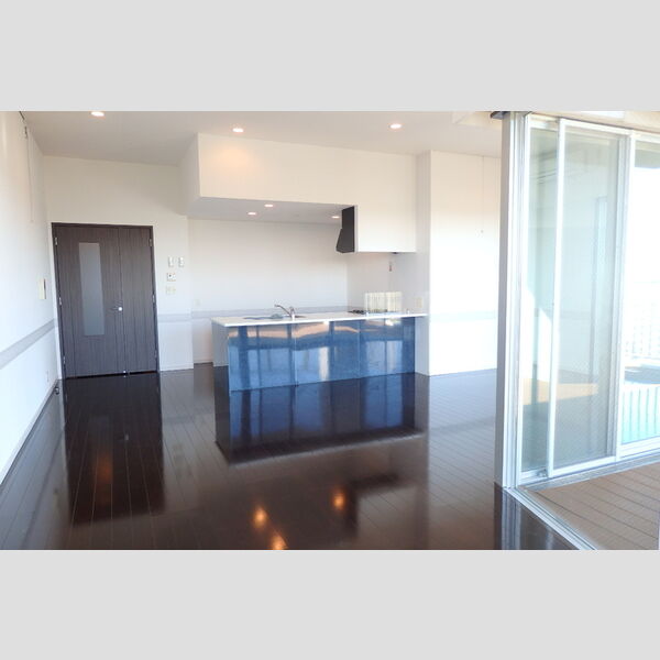 ロイヤルパークス若葉台1401号室 リビングルーム