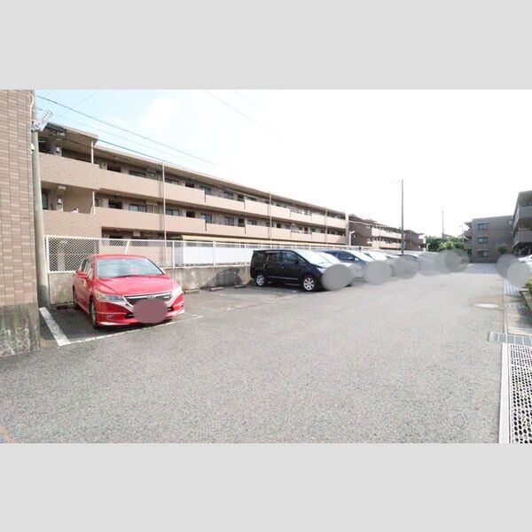 ルーチェ緑が丘A 駐車場