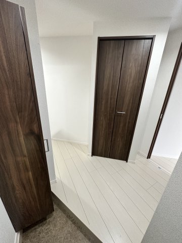 ベイルーム中山グランデ301号室 玄関