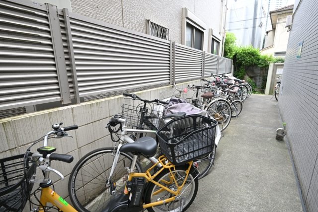 ヒルズ駒場東大前1階 駐輪場