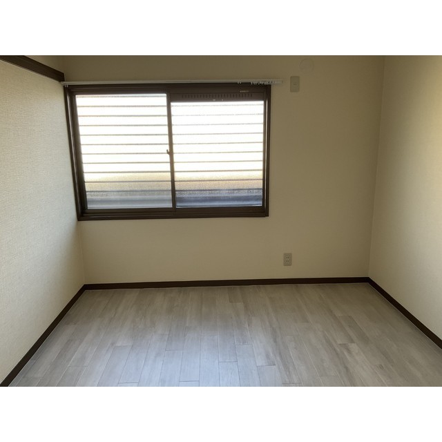 グランデュール瀬戸岡 内観