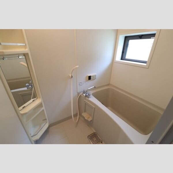 プリマヴェーラ 追い焚き機能付きバス(窓付き)