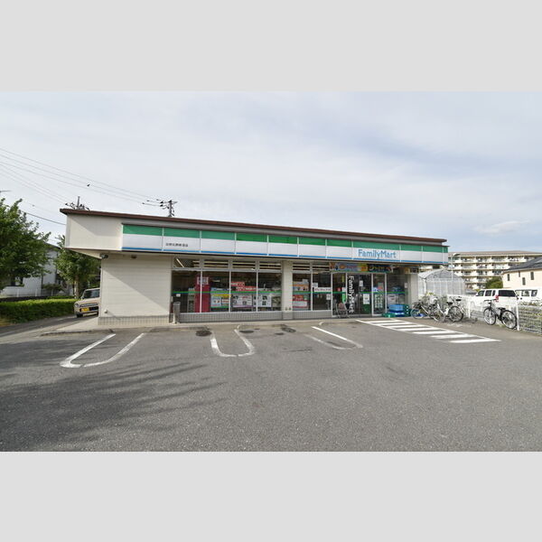 クレスト平山203号室 ファミリーマート日野北野街道店