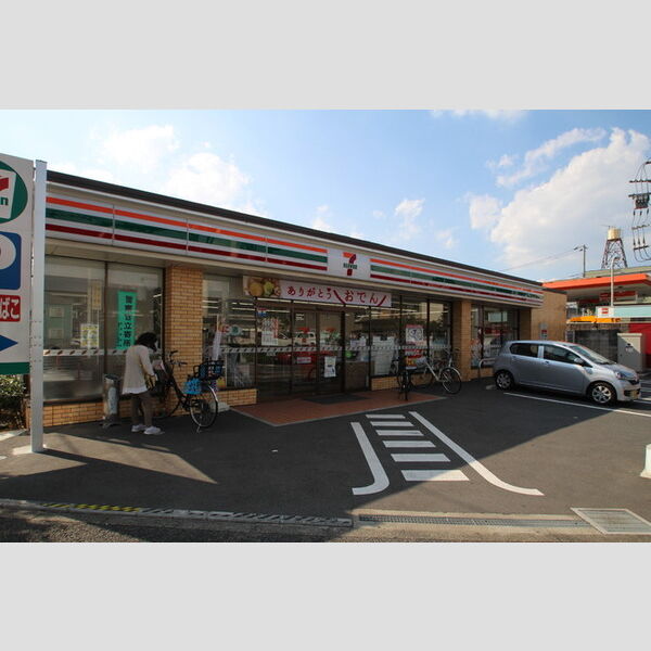 Jean　Fillioux(ジャン　フィーユ)201号室 セブンイレブン足立大谷田店まで徒歩3分(171m)