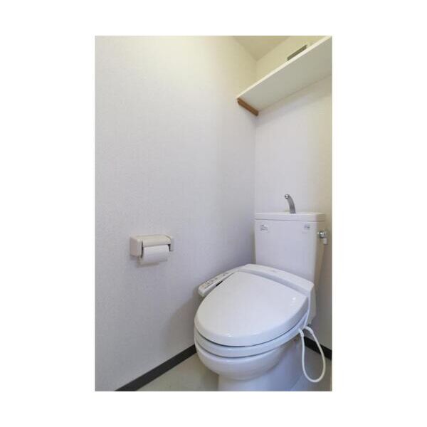 メゾン東陽日吉101号室 トイレ