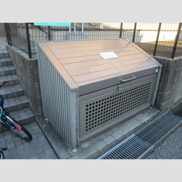 メゾン・ブルーノ ゴミストッカー